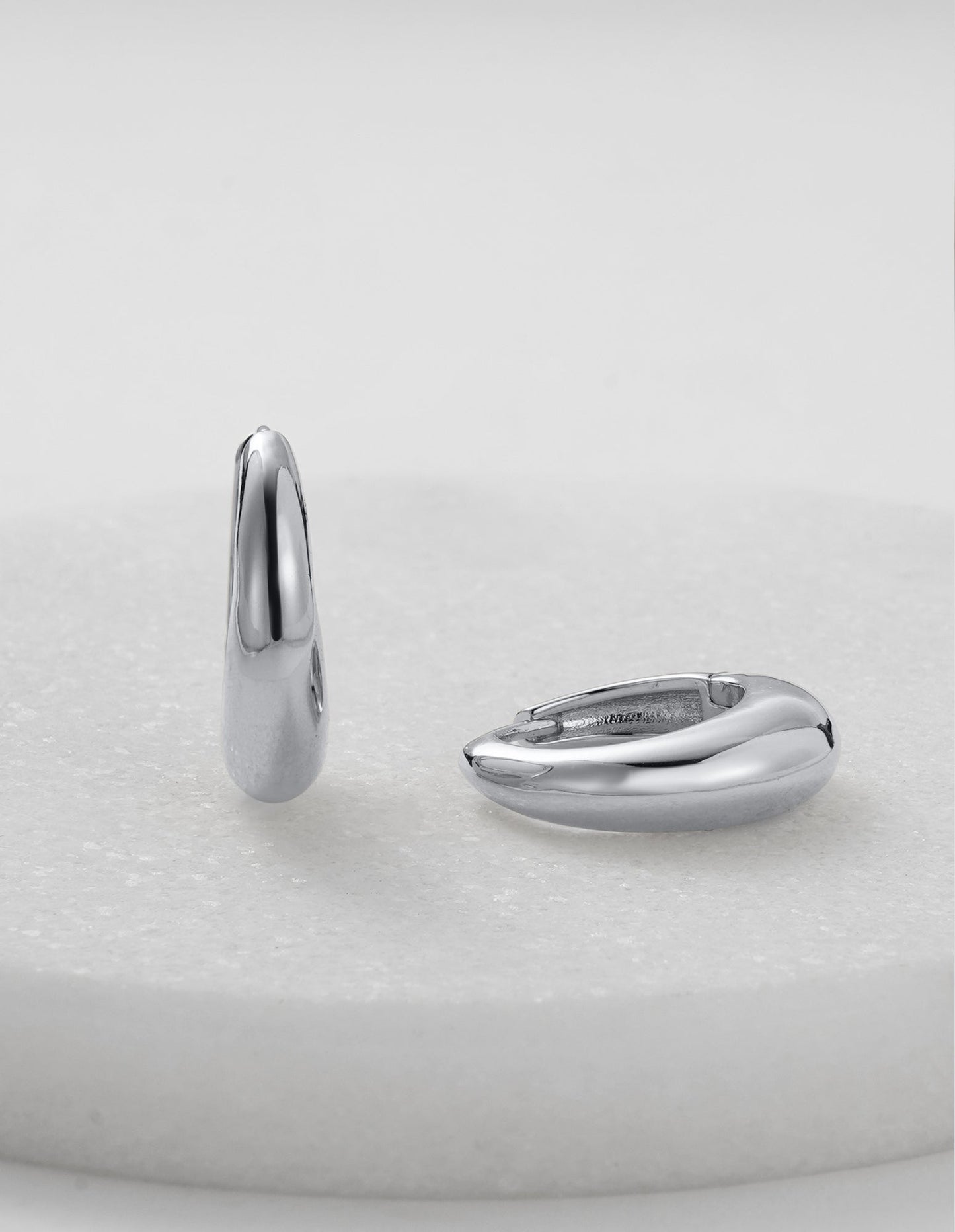 Boucles d'oreilles créoles Cleo moyennes - Argent - Zafino